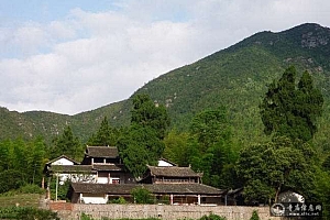 内蒙古乌兰察布龙山寺