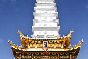 云南大理鸡足山金顶寺