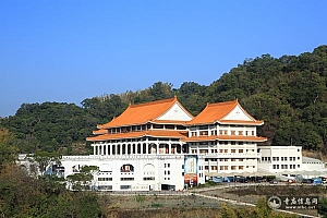 台湾南投县草屯镇雷藏寺