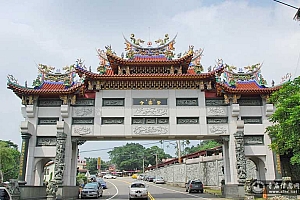 台湾嘉义县番路乡紫云寺(半天岩紫云寺)